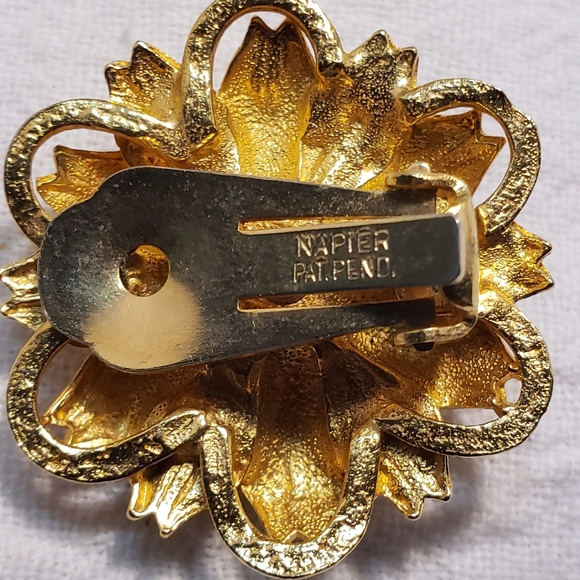 Stunning Vintage Napier Goldtone Clip on Floral Earrings with Rhinestones - Picture 4 of 6